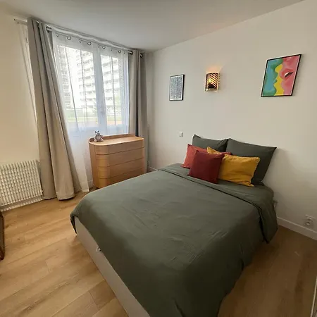 Buttes Chaumont 6pax Apartment *