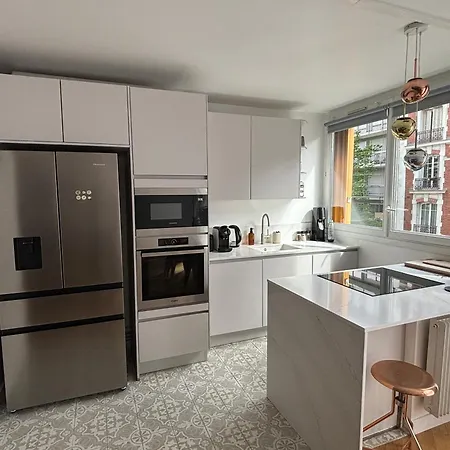 Buttes Chaumont 6pax Apartment